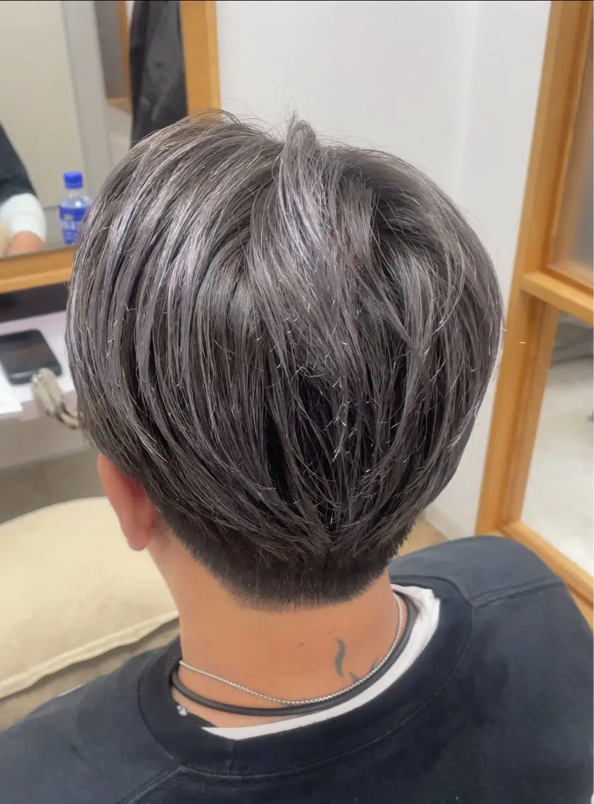 ミディアム カット ヘアカラー BLEACH 🟥 PERM 天神🏆のヘアスタイル
