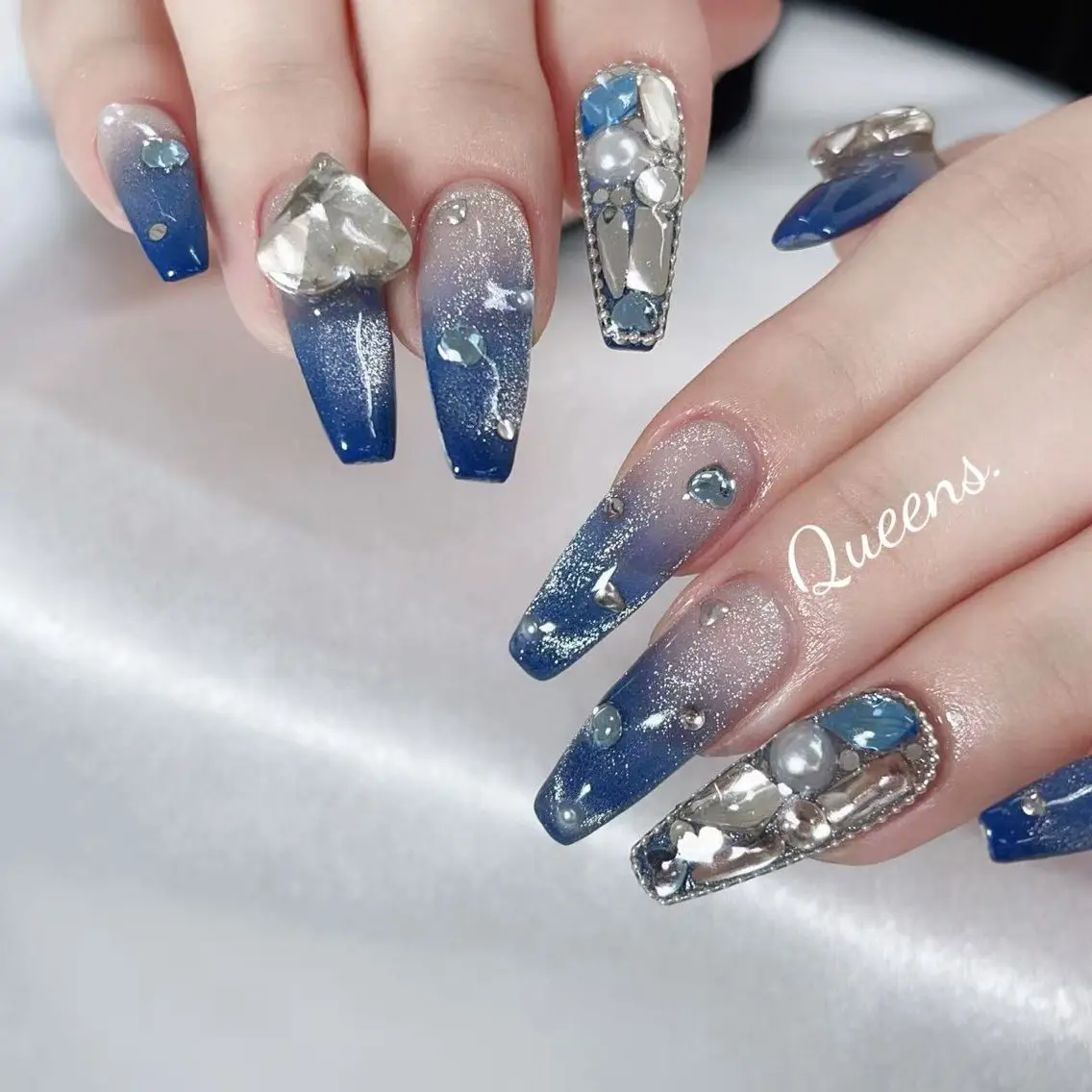 ネイル ハンドネイル Queens みなみのネイルデザイン