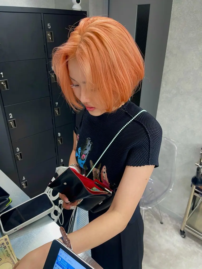 ミディアム カラー スミン /リタッチモデルのヘアスタイル