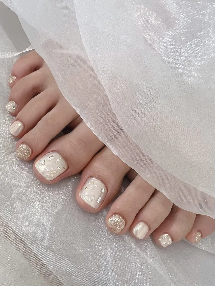 ネイル フットネイル ジェルネイル 韓国ネイル ミラーネイル 冬ネイル nail salon Lauleaのネイルデザイン