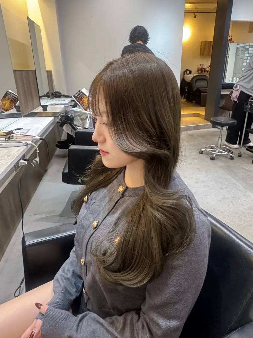 ロング カラー カット ヘアカラー 韓国ヘア🇰🇷 YUKINAのヘアスタイル