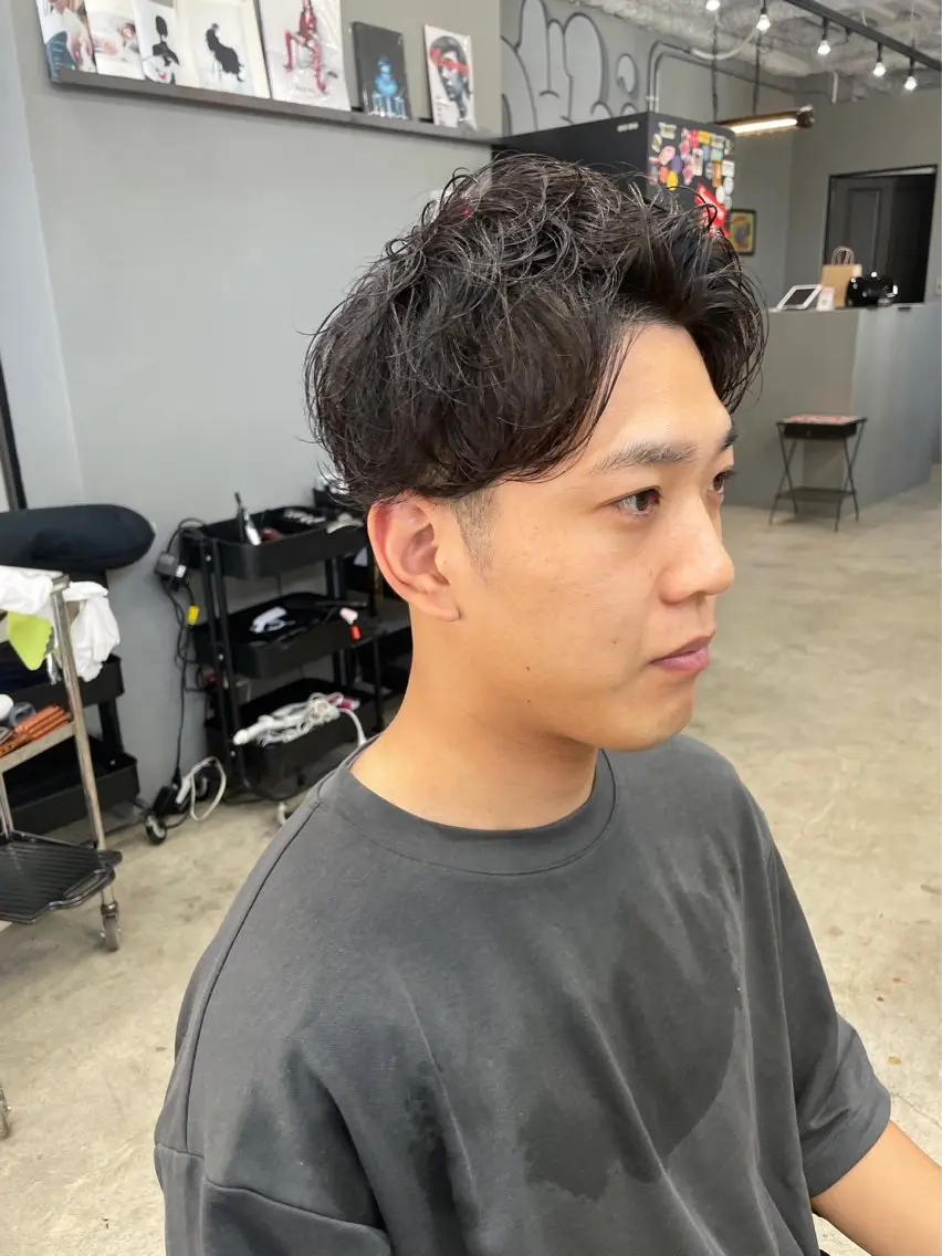 ショート パーマ メンズ メンズブリーチ フェードカット メンズハイライト メンズメッシュ マッシュ メンズ専門サロン wokeのヘアスタイル