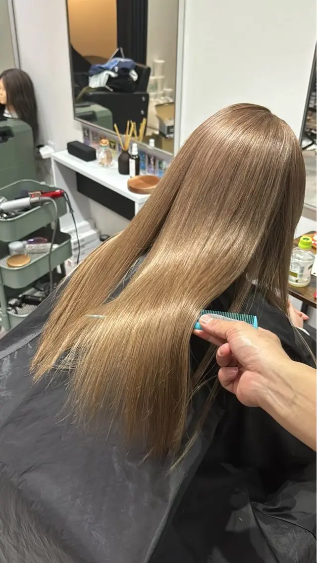 ロング yuka/いろあそび ブリーチカラー🎀のヘアスタイル