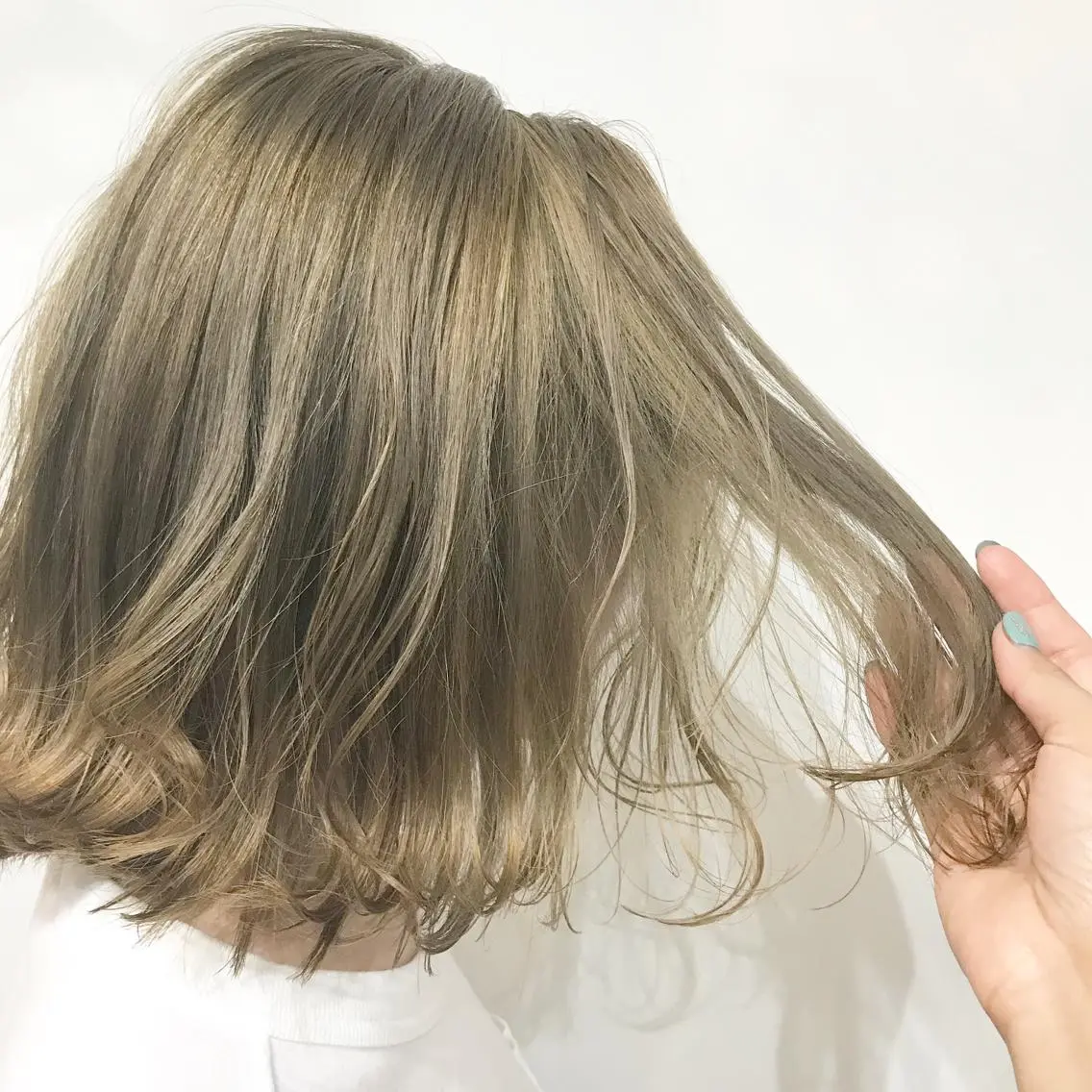 ショート カラー ブリーチ ブロンド イルミナカラー ヘアカラー トリートメント レイヤー/顔周り /AKARIのヘアスタイル