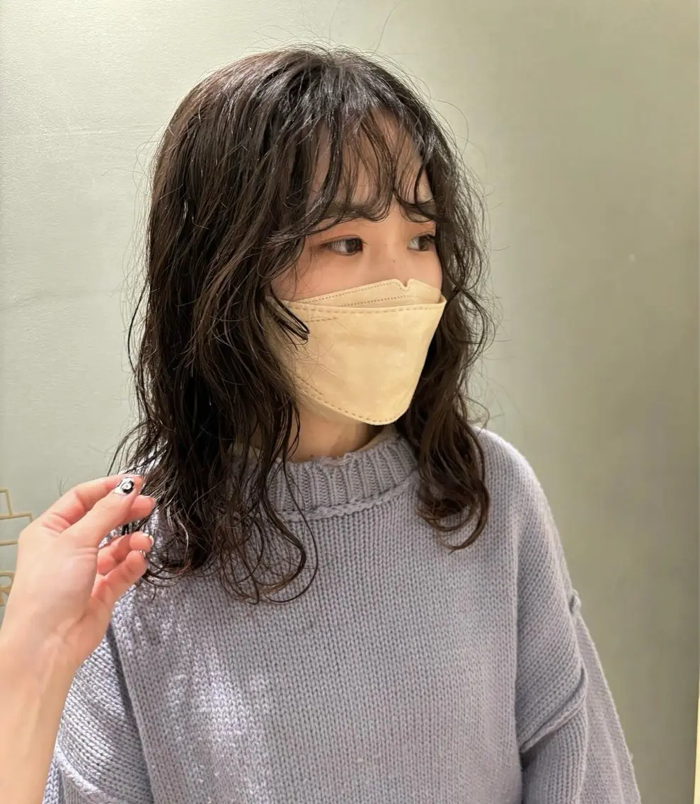 セミロング パーマ ヘアアレンジ セミロングパーマ くせ毛 七原 海夕のヘアスタイル