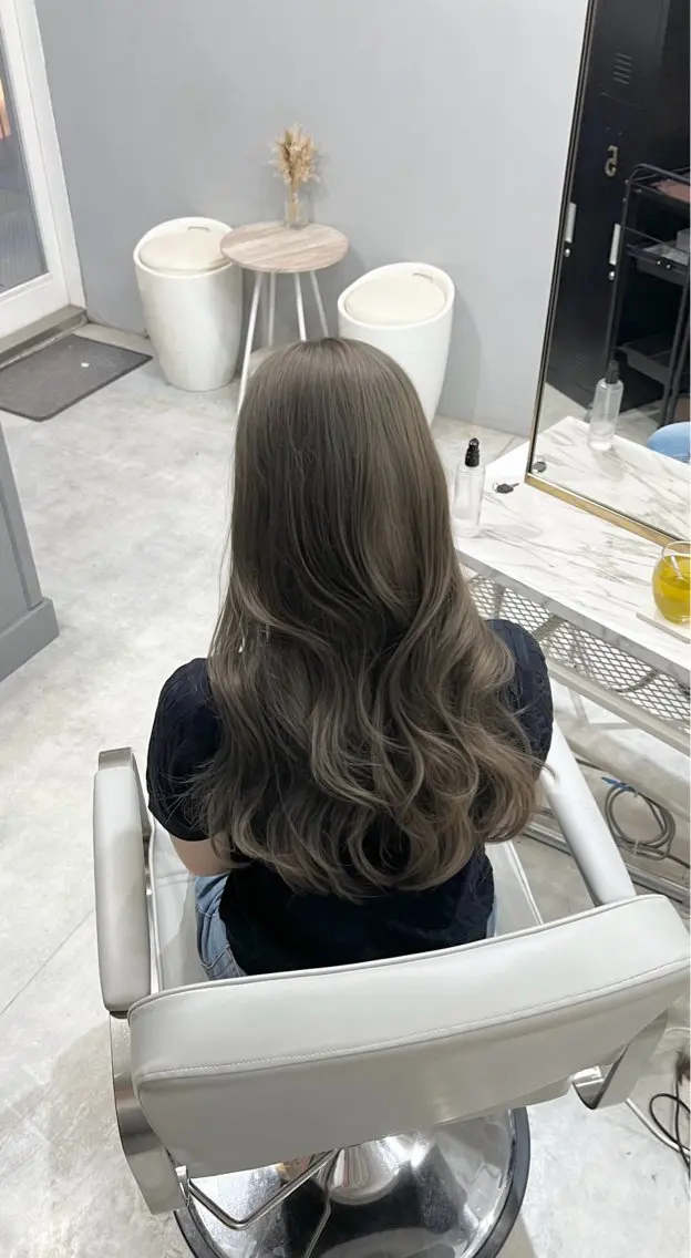 ミディアム カラー カット ヘアカラー トリートメント ヘアセット 🫧艶ダブルカラー ブリーチ🫧トモヤのヘアスタイル