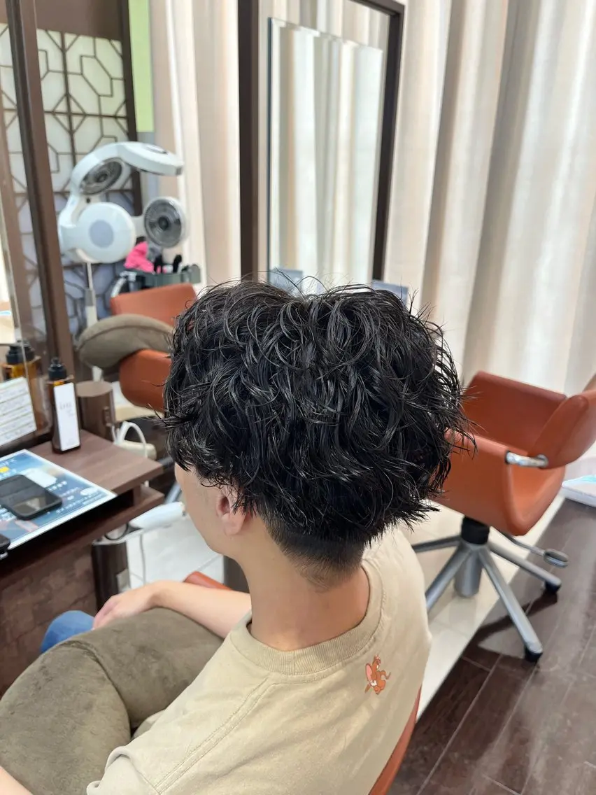 ショート パーマ メンズ センターパート 刈り上げ 🧊メンズ特化🧊 高木航希のヘアスタイル