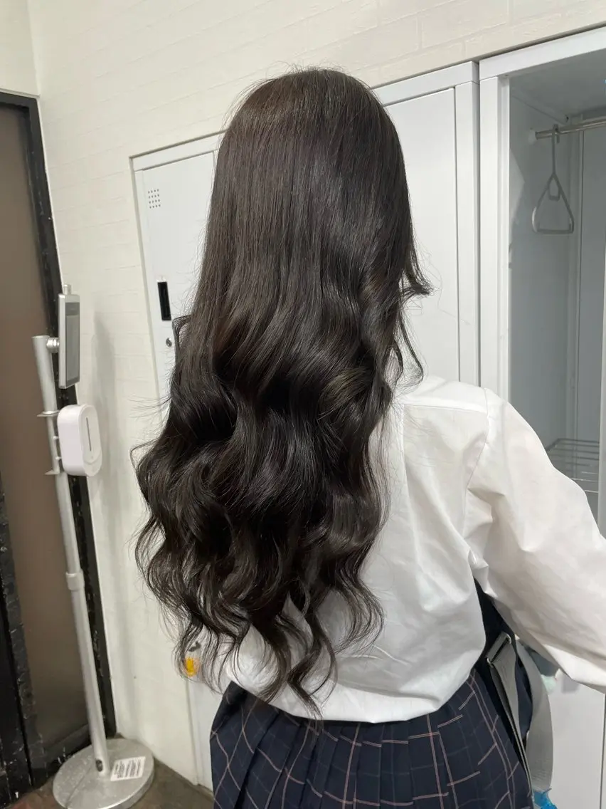 ロング 横浜🦋ハイトーン 🫐シャドウルーツのヘアスタイル