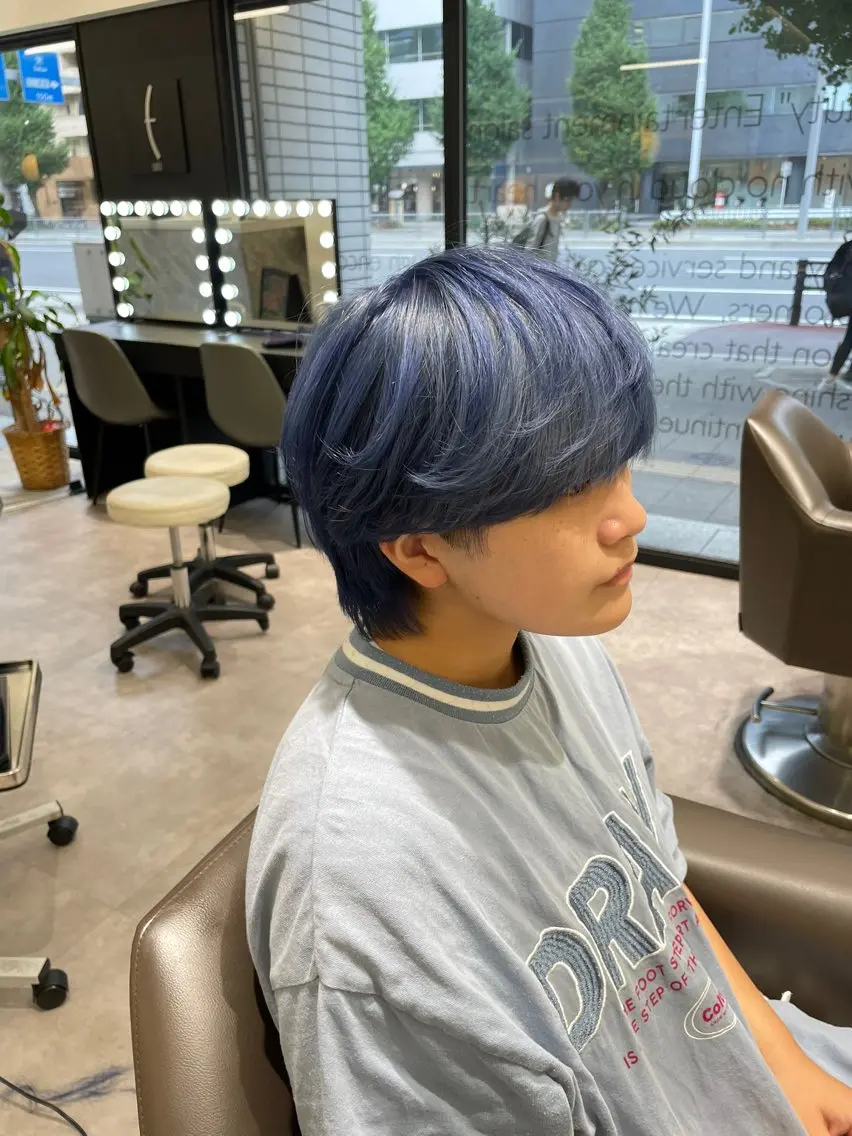ショート カラー メンズ メンズブリーチ ブリーチ ブルーカラー シルバー メンズ特化/今池駅 徒歩1分/岡本一真のヘアスタイル
