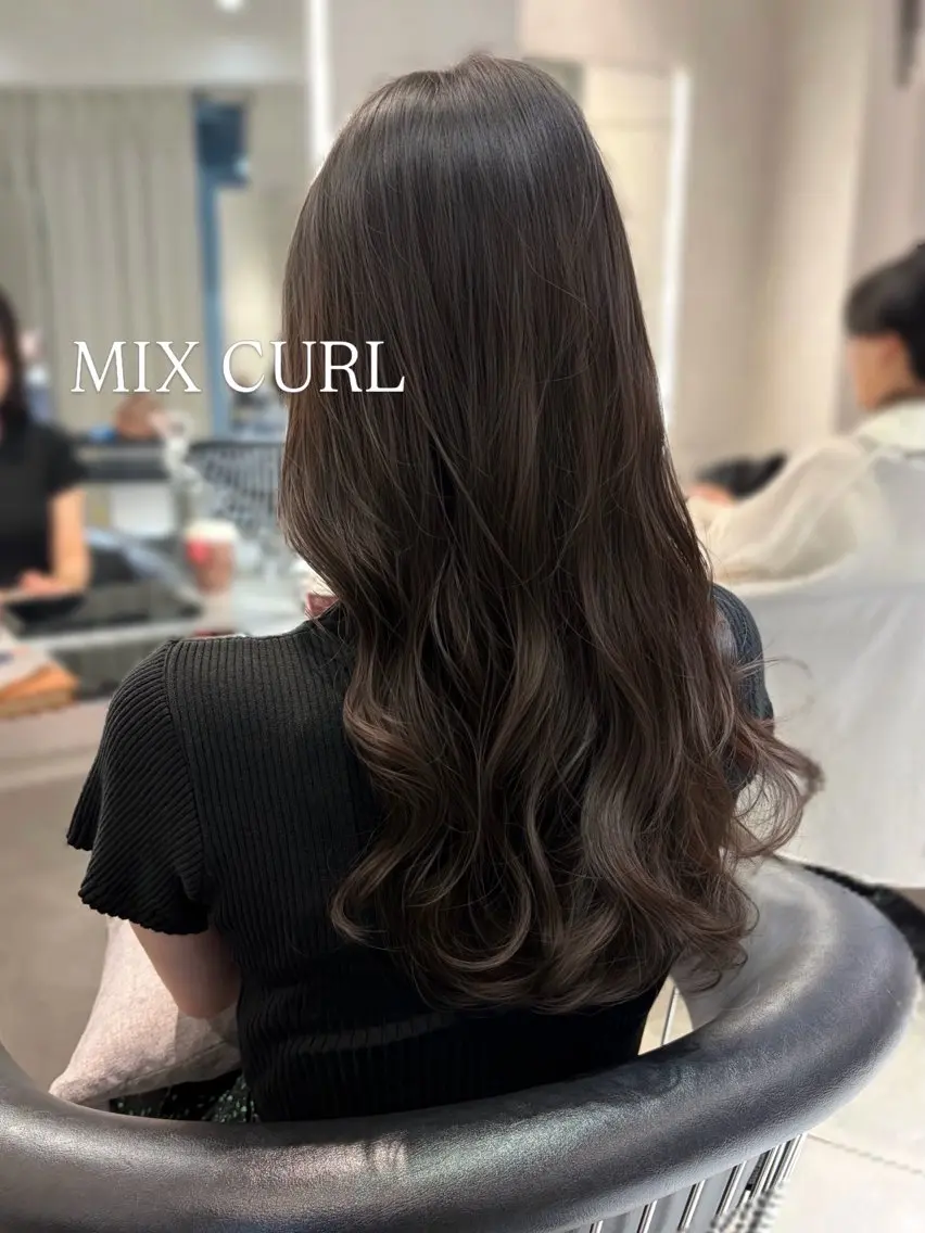セミロング パーマ コテ巻き風パーマ💙 池袋のヘアスタイル