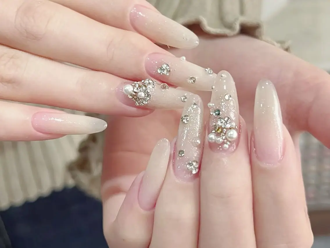 ネイル オーロラネイル チークネイル 長さ出し フットネイル フレンチネイル ハンドネイル ハンドケア Zz nail salonのネイルデザイン