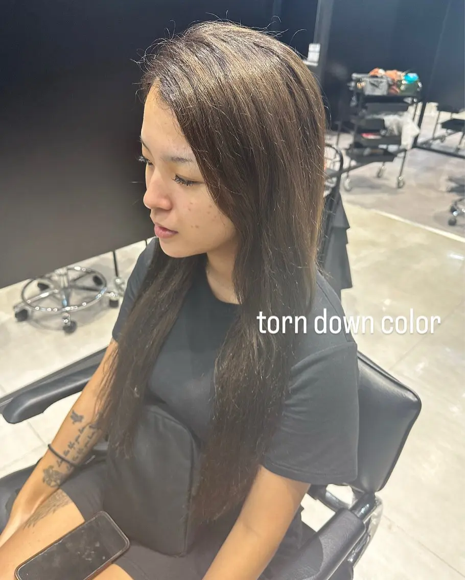 ロング カラー ブラウンカラー ケアカラー ピンクカラー ピンクブラウン ロング ヘアカラー 天野 瑠真のヘアスタイル