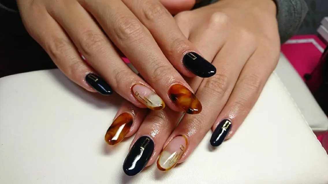 ネイル べっ甲ネイル ネイビー nail yukkoのネイルデザイン
