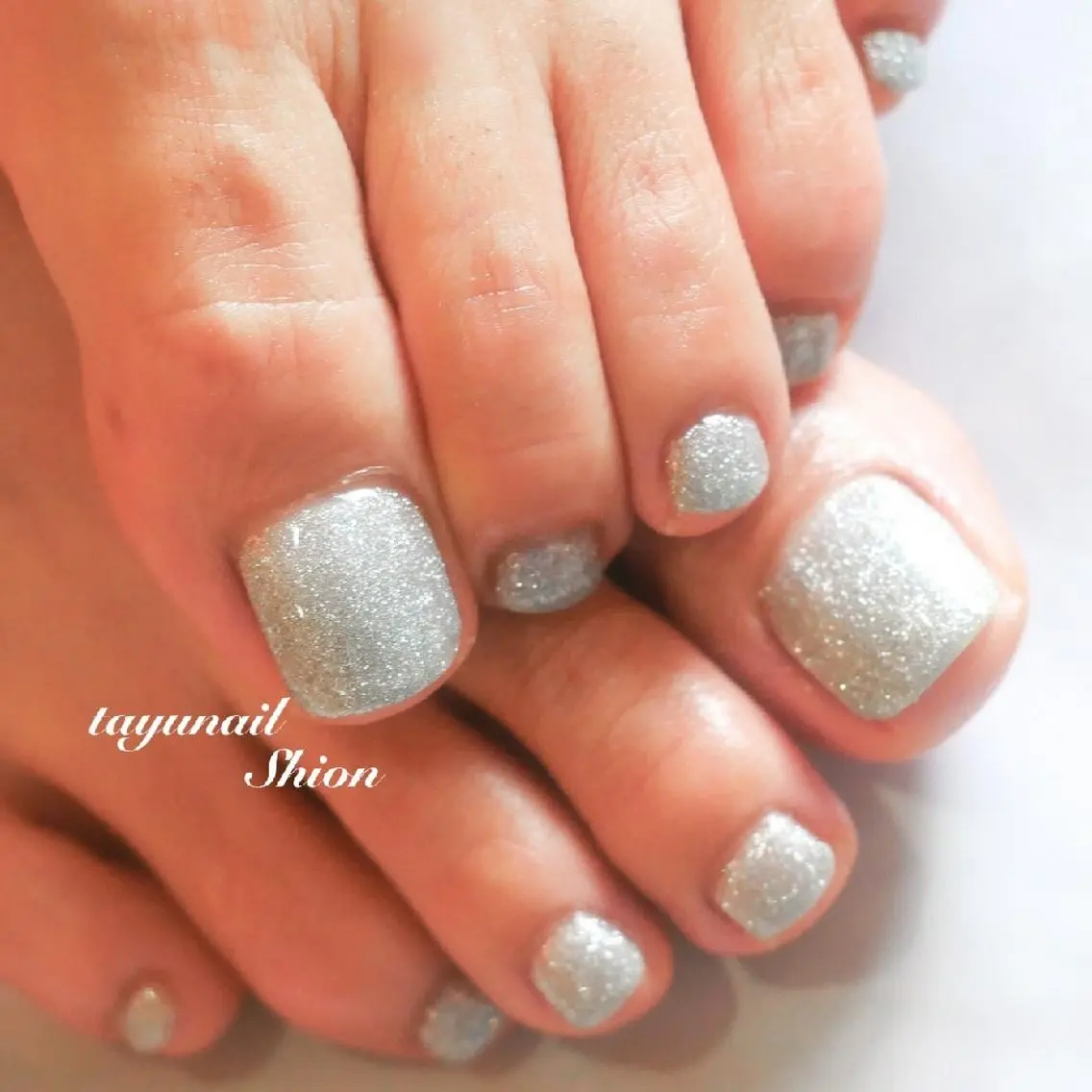 ネイル ブルー フットネイル ジェルネイル キラキラネイル ワンカラーネイル ネイルサロン 【たゆnail】のネイルデザイン