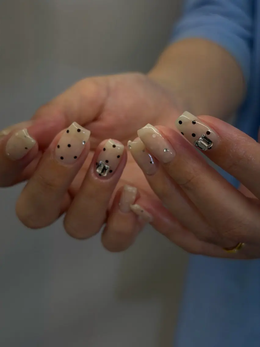 ネイル ドット ジェルネイル キラキラネイル レース マグネットネイル ハンドネイル ハンドケア Bana_ Nailのネイルデザイン