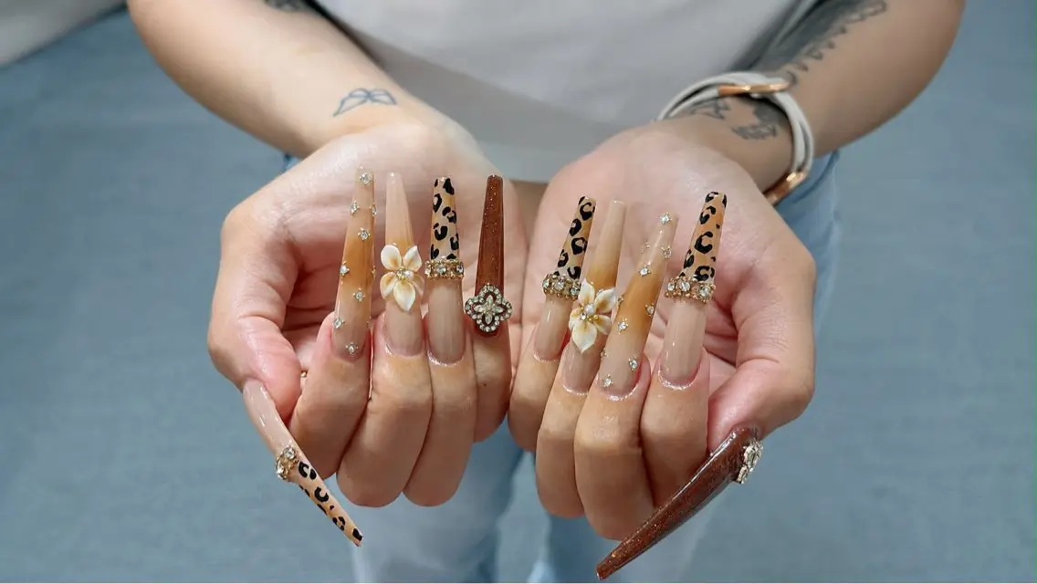 ネイル アートネイル オーロラネイル チークネイル 長さ出し フットネイル Chan nailsのネイルデザイン