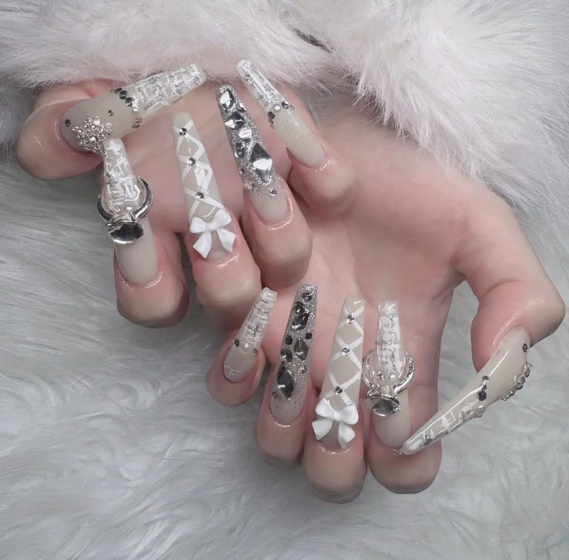 ネイル チークネイル フレンチネイル キラキラネイル 韓国ネイル マグネットネイル ハンドネイル Chibi h.babynailのネイルデザイン