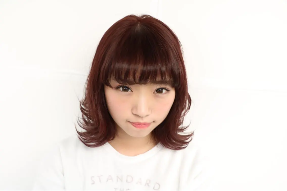 ミディアム セミロング カラー パーマ ピンクカラー ボブ 外ハネヘア ハイトーン特化🤍 浦住のヘアスタイル