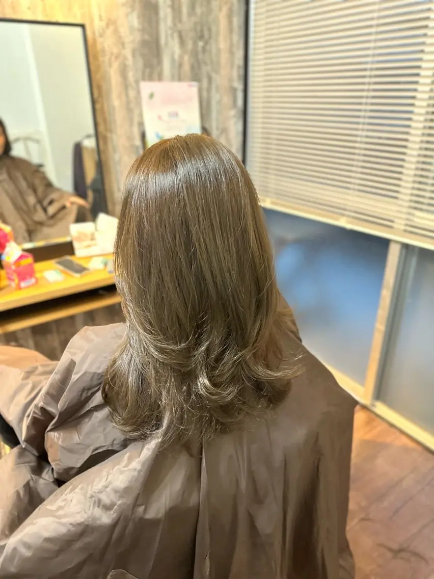 セミロング レイヤーカット カット ヘアカラー Luzir⭐︎ GEN⭐︎のヘアスタイル