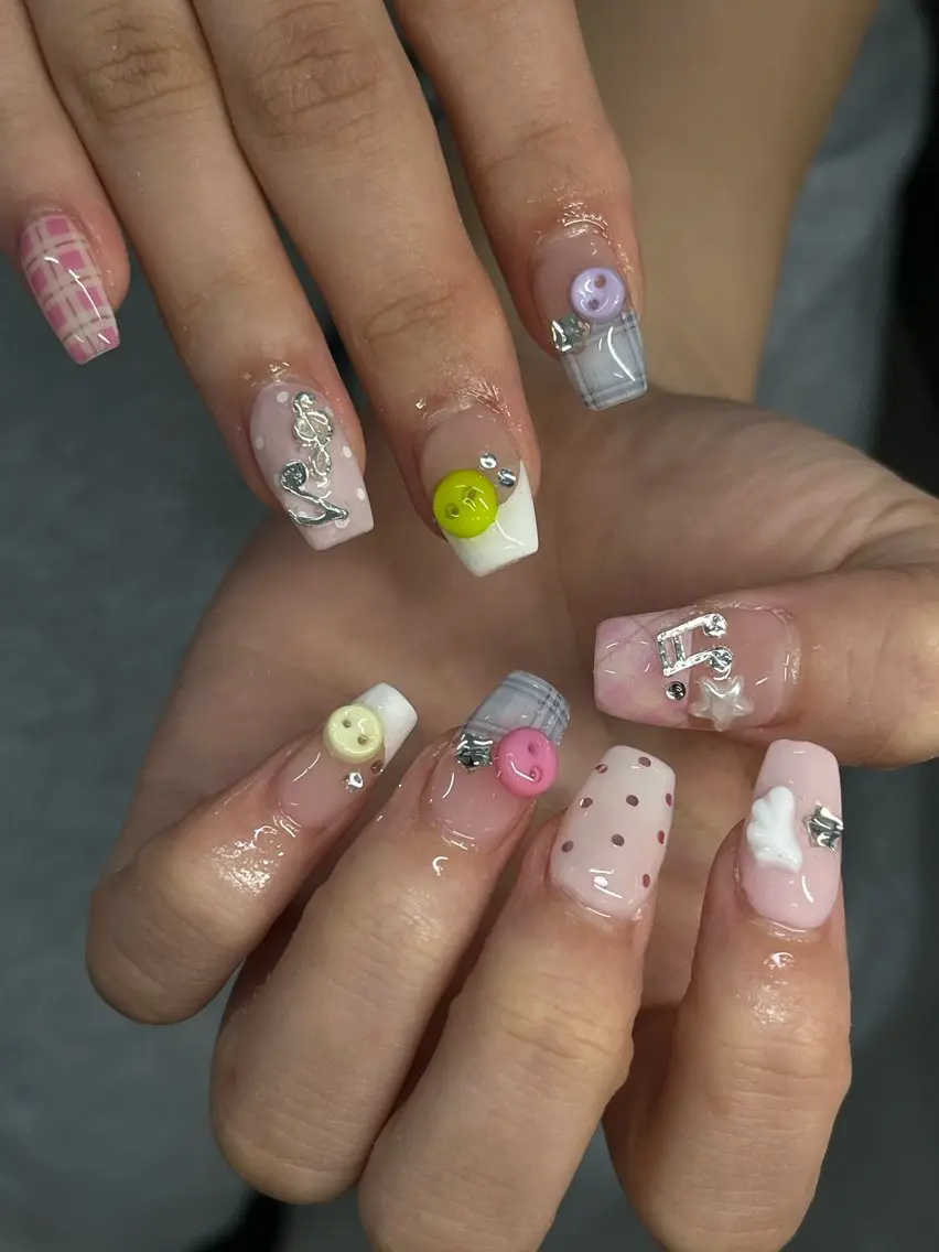 ネイル ハンドネイル schon 🎀saraのネイルデザイン