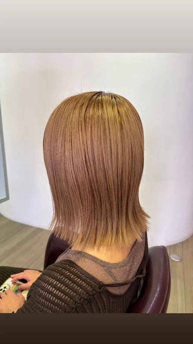 ミディアム ボブ 外ハネヘア カット 岡本 紗依のヘアスタイル