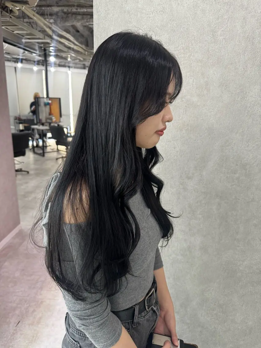 ロング カラー アッシュ アッシュブラウン ベージュカラー 黒髪 ブリーチ カット ヘアカラー トリートメント 赤み無し柔らかカラー 【梅田】madokaのヘアスタイル