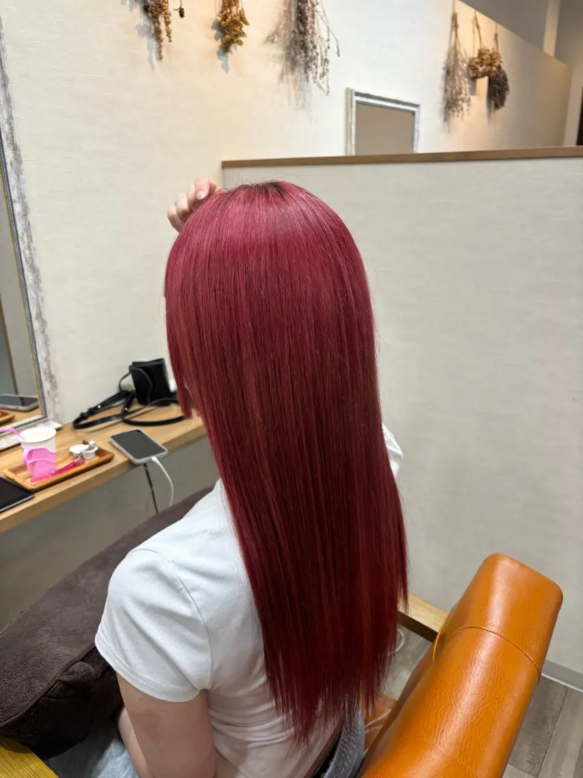 ロング カラー ブリーチ レッドカラー ヘアカラー 竹本 梨夢のヘアスタイル