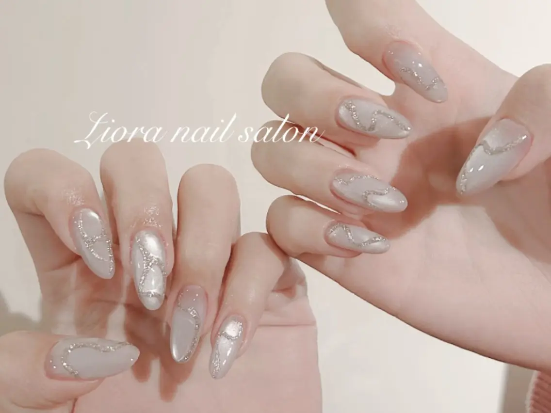 ネイル フレンチネイル ジェルネイル ガーリー グラデーション キラキラネイル ハンドネイル Liora nailのネイルデザイン