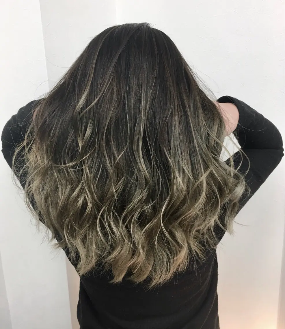 ロング 園田 理沙のヘアスタイル