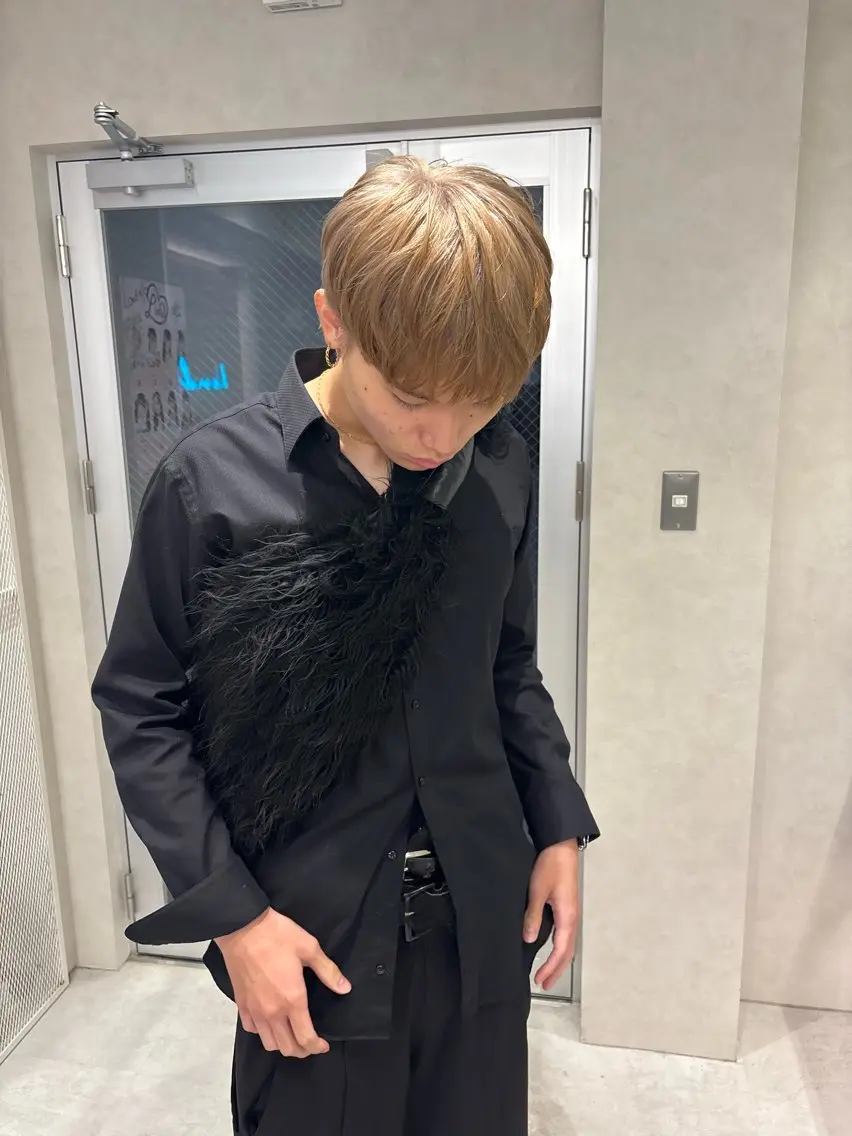 メンズ メンズブリーチ メンズハイトーン ヘアカラー トリートメント Yuta✂︎ 韓国レイヤー🪽のヘアスタイル