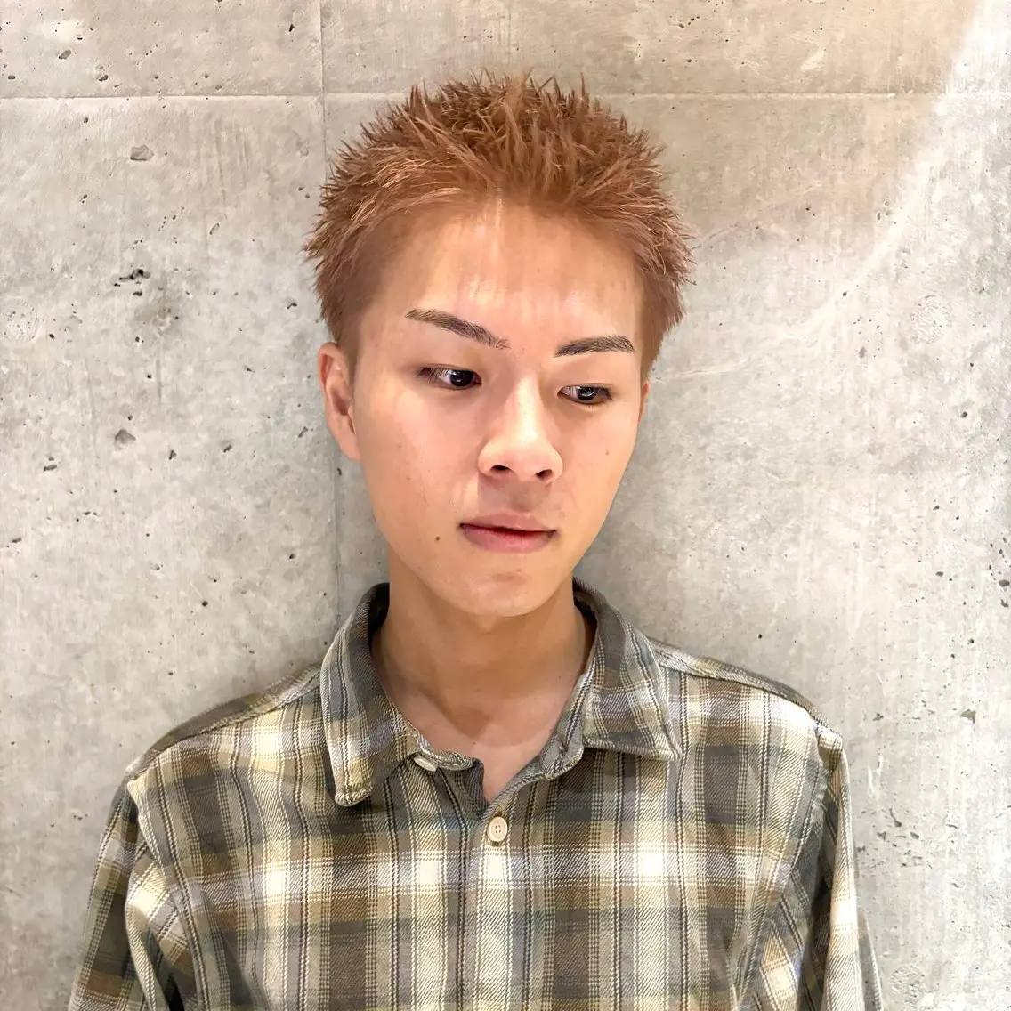 ショート カラー メンズ メンズブリーチ メンズハイトーン スパイキーショート ベージュカラー ブリーチ カット ヘアカラー 🌊メンズ特化🌊パ ーマ/ブリーチ/るきのヘアスタイル