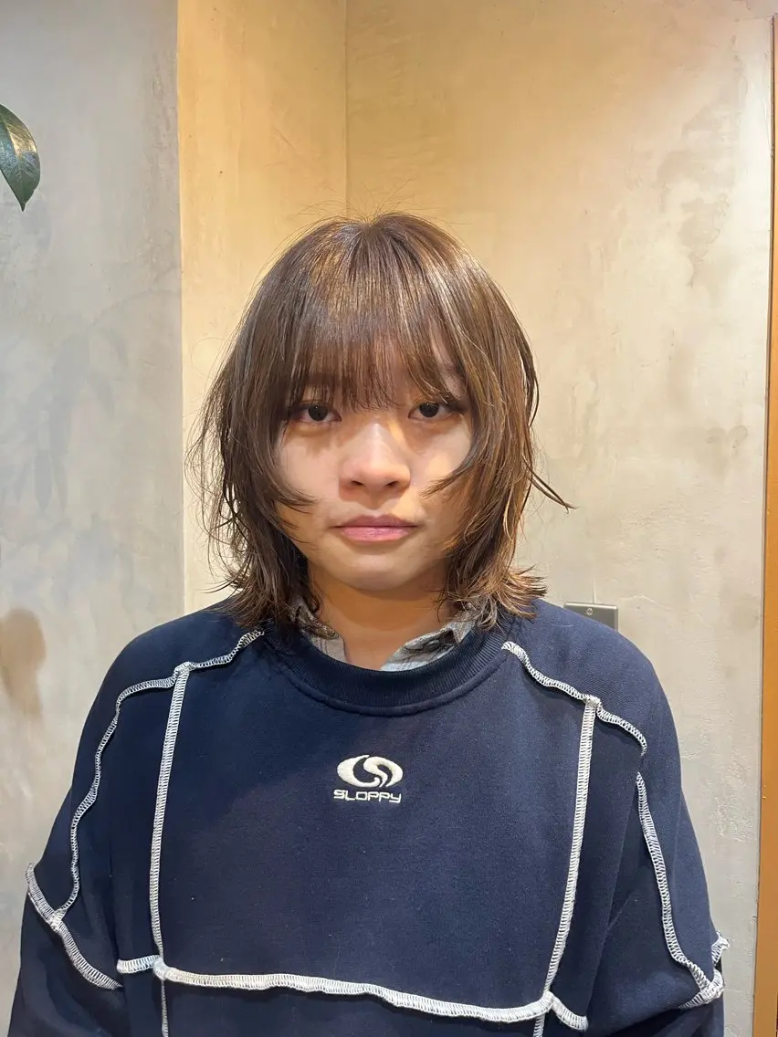 ミディアム ミディアムパーマ レイヤーカット カット トリートメント レイヤー／前髪／顔 周りakaneのヘアスタイル