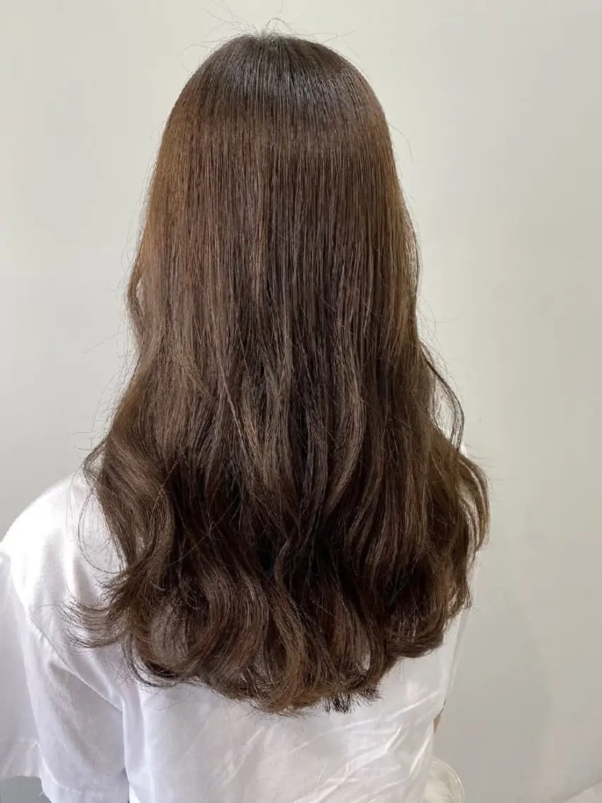 カラー 江坂 misaki のヘアスタイル