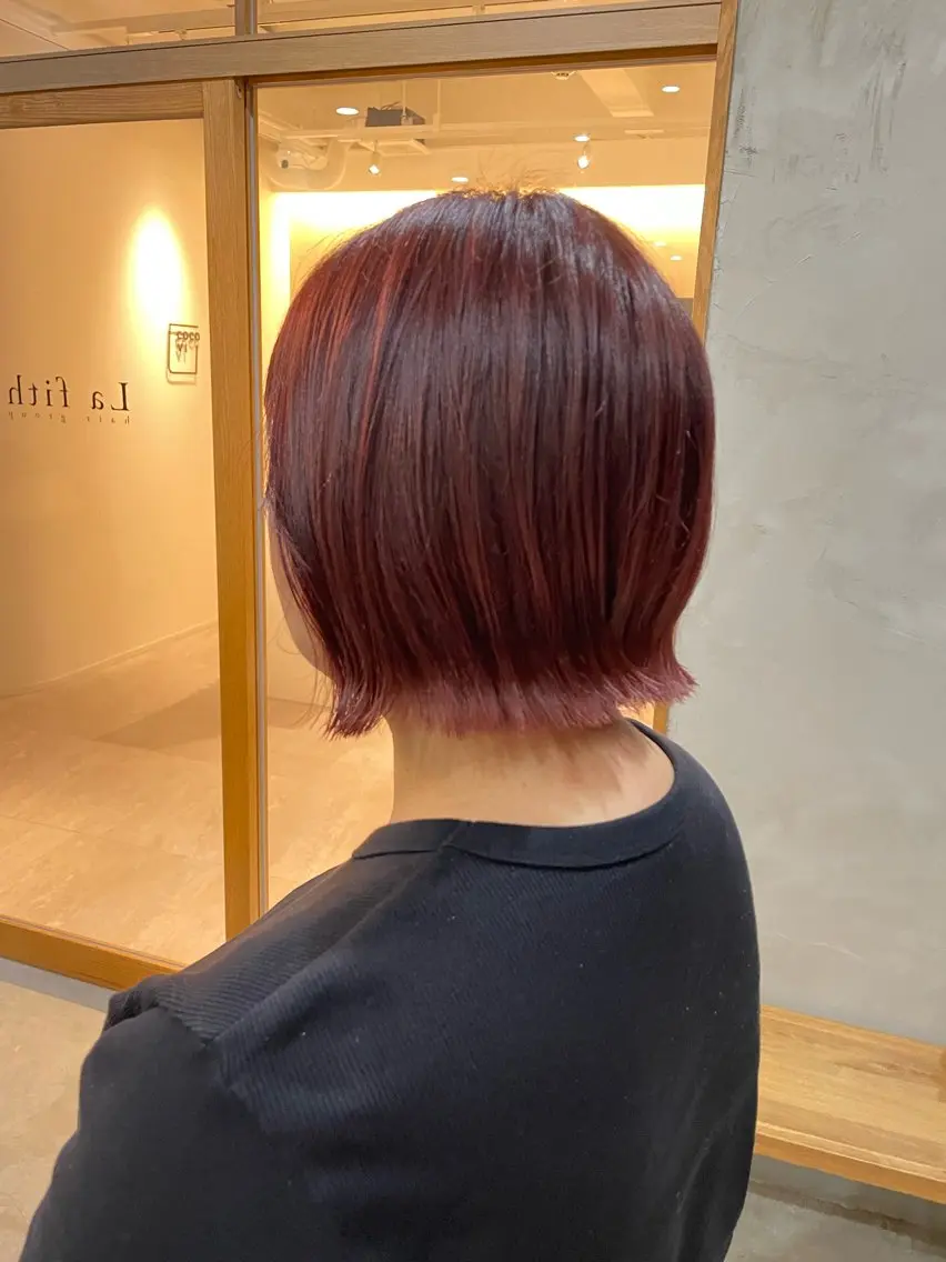 ショート カラー ピンクカラー レッドカラー ボブ la fith hinaのヘアスタイル