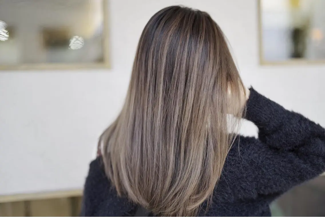 ロング レイヤーカット カット ヘアカラー くわやま まさきのヘアスタイル