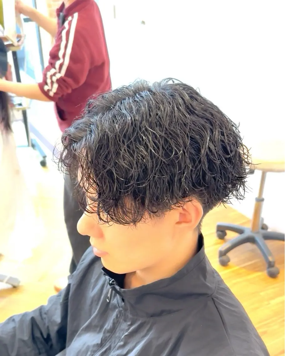 パーマ メンズ センターパート メンズパーマ 波巻きパーマ ☆★メンズ特化★☆ 川地由麿のヘアスタイル