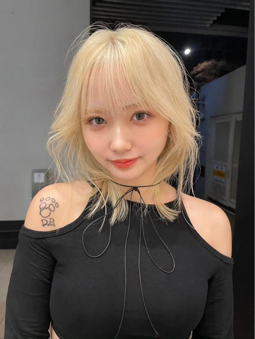 ロング カラー 岩田 紗奈のヘアスタイル