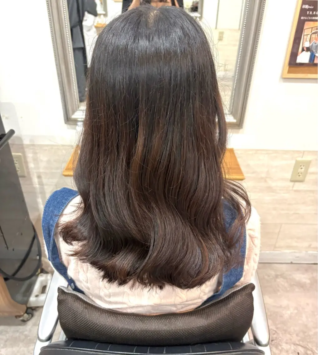 セミロング ヘアカラー 堀川 希歩のヘアスタイル