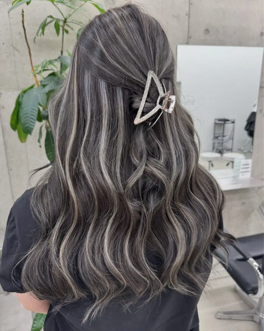 カラー Asami／名古屋／ ハイトーン／デザインのヘアスタイル