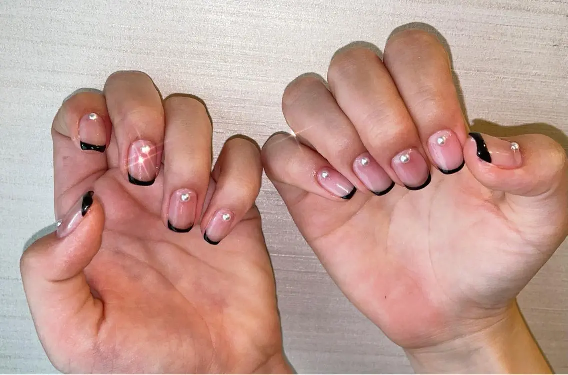 ネイル フレンチネイル ハンドネイル VIERU 🌈🎀💖のネイルデザイン