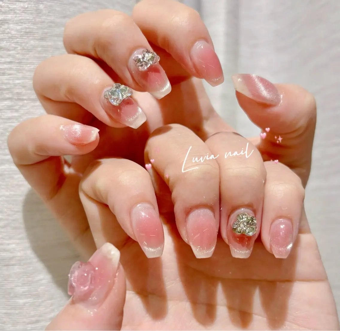ネイル チークネイル フレンチネイル ガーリー キラキラネイル 韓国ネイル ハンドネイル 🎀Luvia ワンホンネイル💫のネイルデザイン