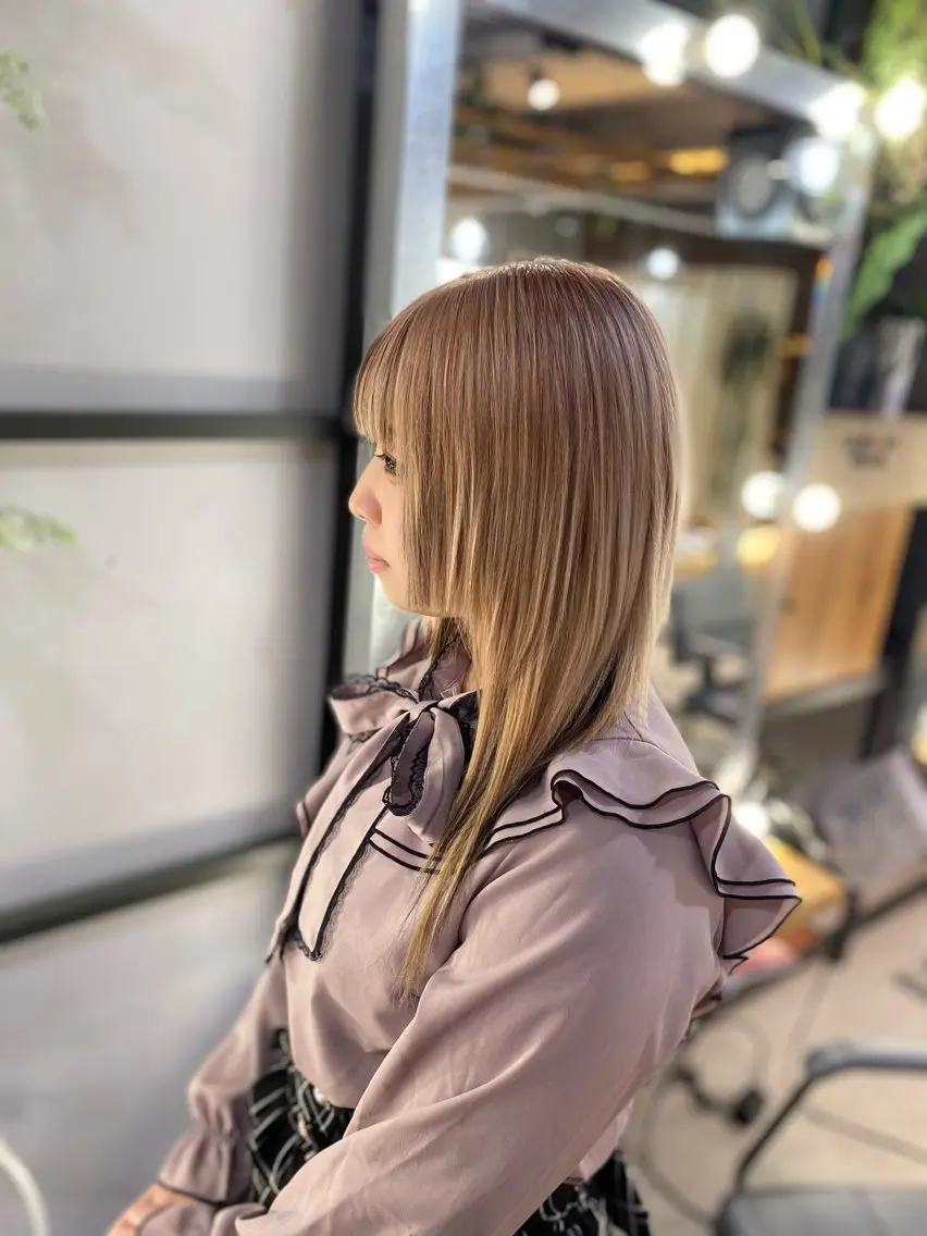 ロング カラー ベージュカラー 伊藤 裕也のヘアスタイル
