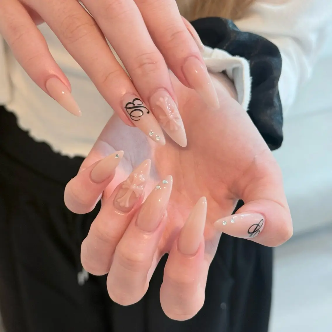 ネイル チークネイル ドット フットネイル フレンチネイル グラデーション ハンドネイル ハンドケア Nihonthy Nail 新宿のネイルデザイン