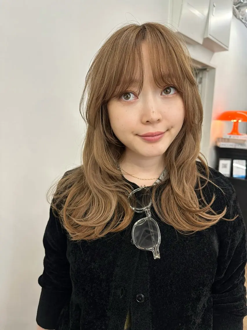 セミロング カラー カット ヘアカラー トリートメント 顔まわりレイヤー× 韓国ヘアオタベシンヤのヘアスタイル