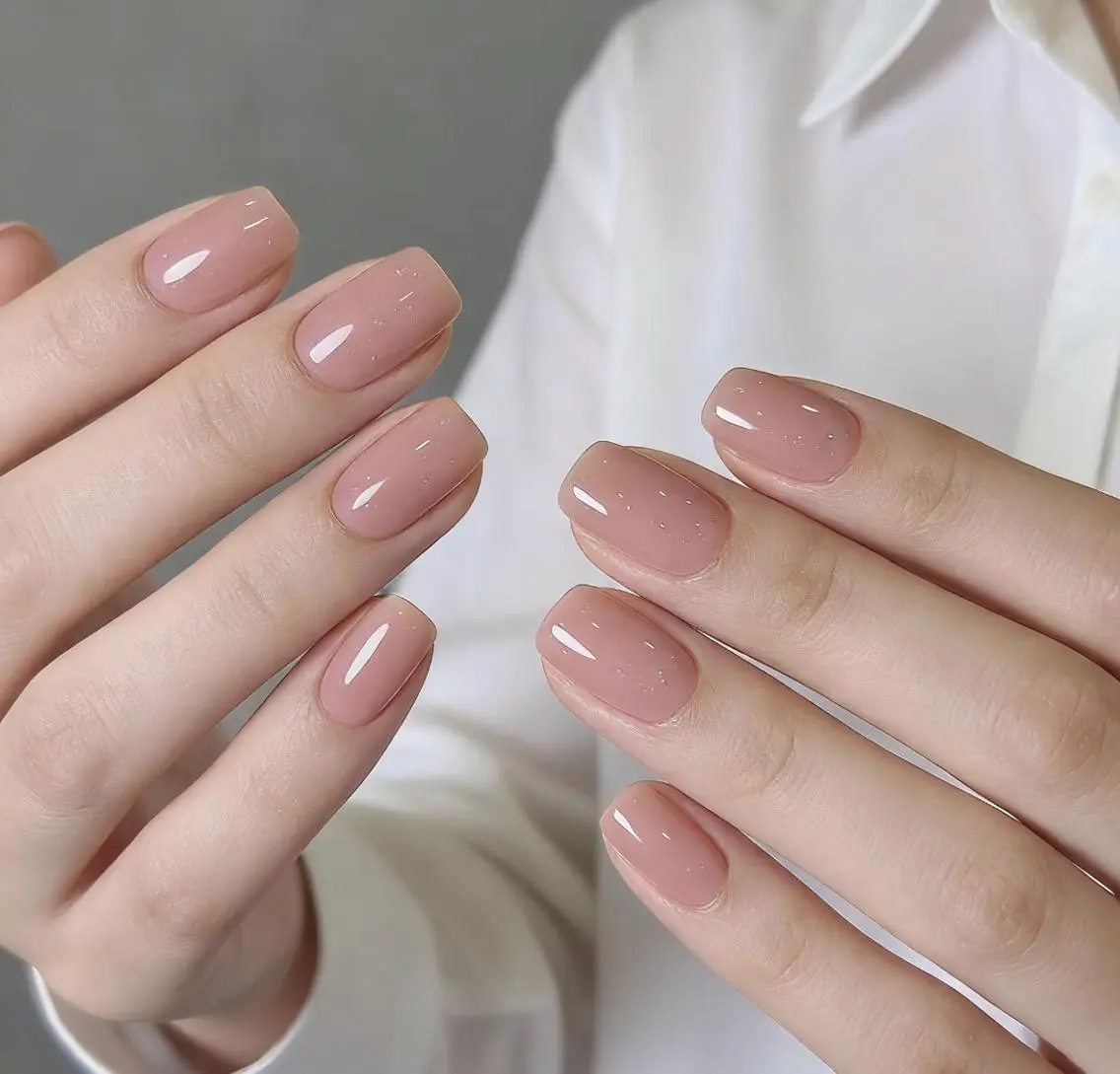 ミディアム シンプルネイル 🩷SHINのネイルデザイン