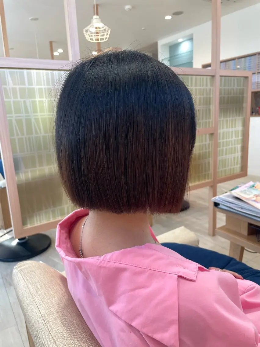 ショート ボブ くせ毛 韓国風ヘア être 加藤 悠花のヘアスタイル