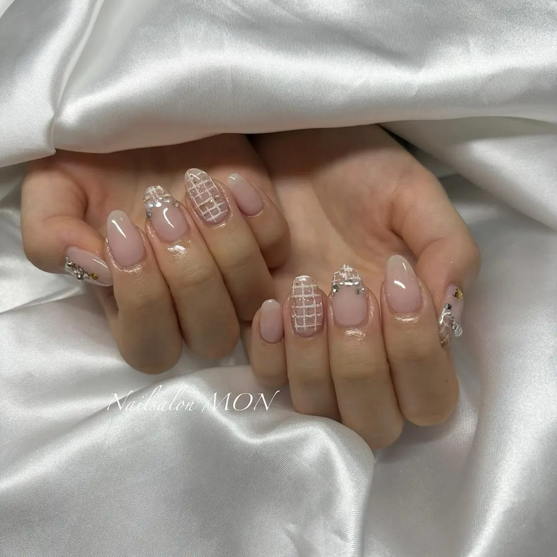 ネイル ストーンネイル ハンドネイル Nailsalon MONのネイルデザイン