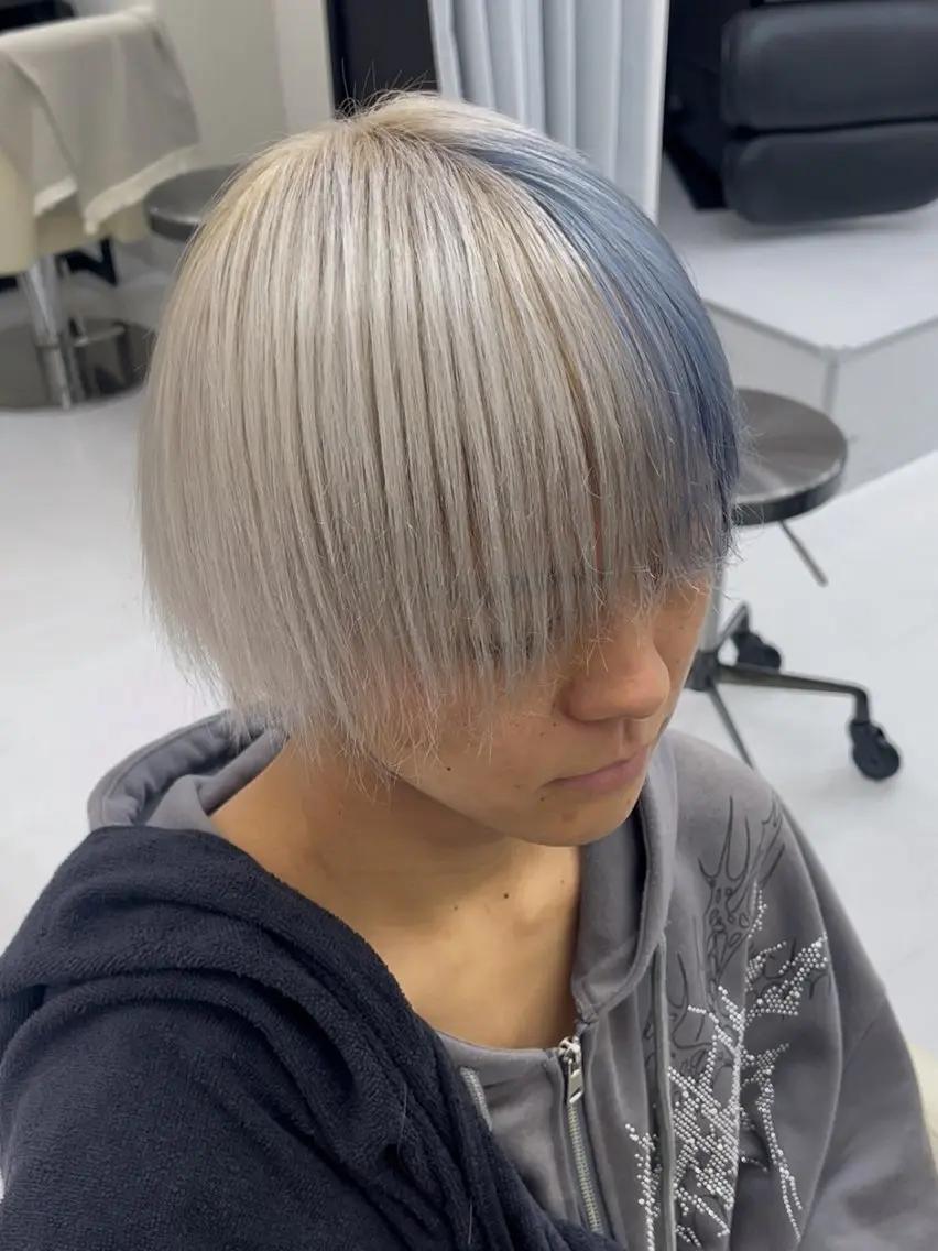 ショート カラー ブリーチ ブルーカラー 透明感カラー デザインカラー ハイトーンカラー ヘアカラー 新宿/ハイトーン/ シールエクステ 祐介のヘアスタイル