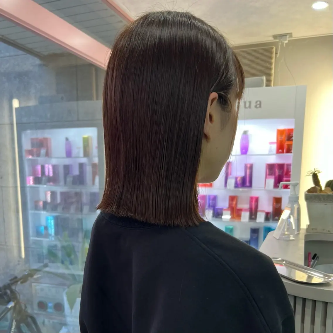 ミディアム ボブ カット ヘアカラー トリートメント 岸下 理緒のヘアスタイル