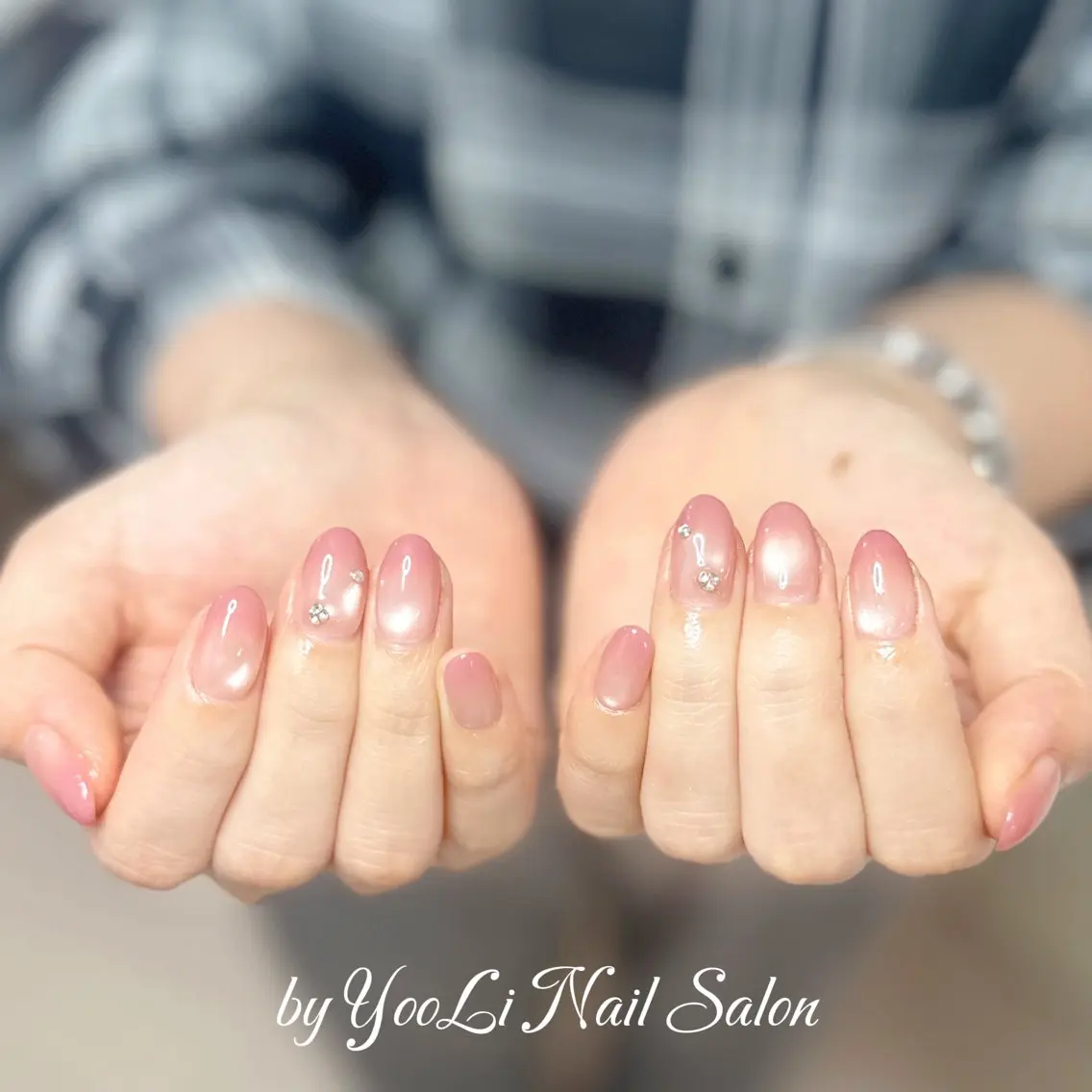 ネイル アートネイル オーロラネイル チークネイル フレンチネイル ガラスフレンチ 🎀YooLi Nail salonのネイルデザイン